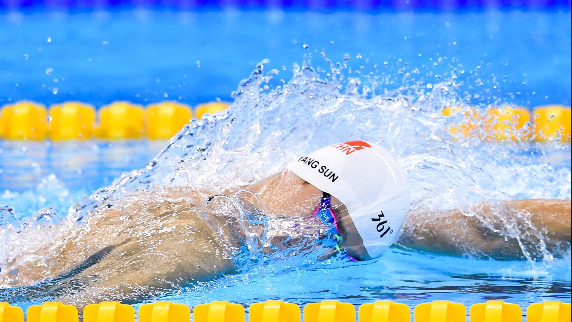 上海国际田径赛谢震业100米再破10秒，谢震业最新200米比赛